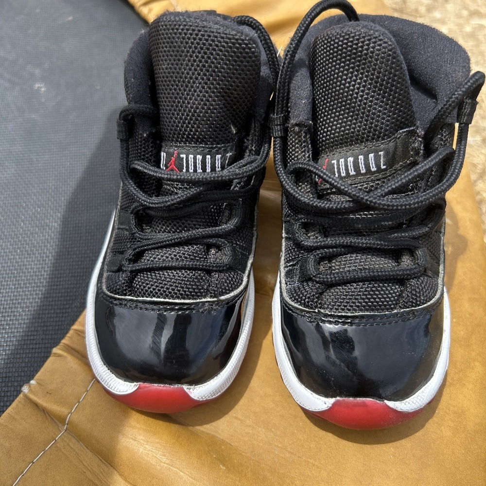 air jordan bred 11 size 8c toddler - Picture 2 of 8